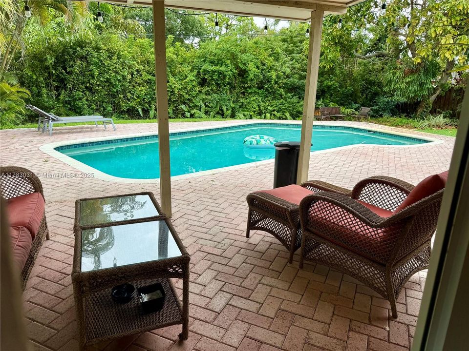 Vendido Recientemente: $699,000 (3 camas, 2 baños, 1330 Pies cuadrados)