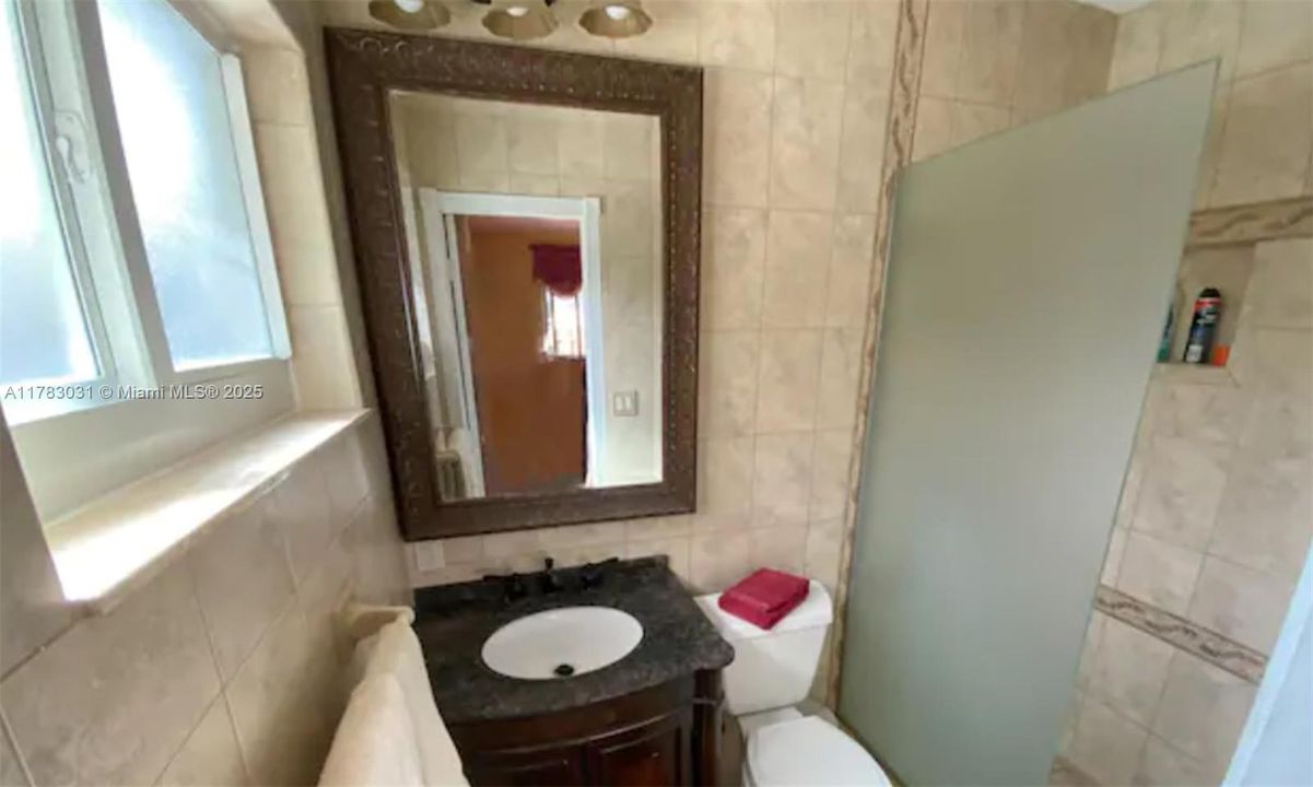 Vendido Recientemente: $699,000 (3 camas, 2 baños, 1330 Pies cuadrados)