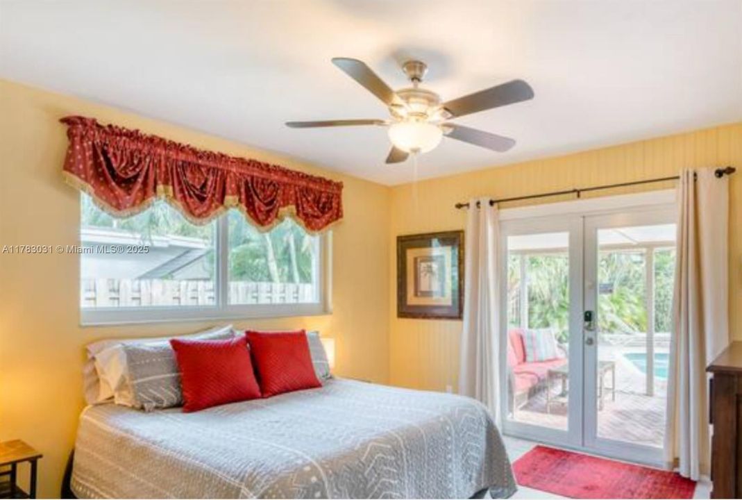 Vendido Recientemente: $699,000 (3 camas, 2 baños, 1330 Pies cuadrados)