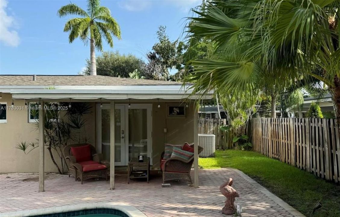 Vendido Recientemente: $699,000 (3 camas, 2 baños, 1330 Pies cuadrados)