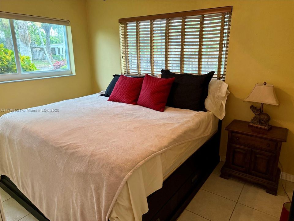 Vendido Recientemente: $699,000 (3 camas, 2 baños, 1330 Pies cuadrados)