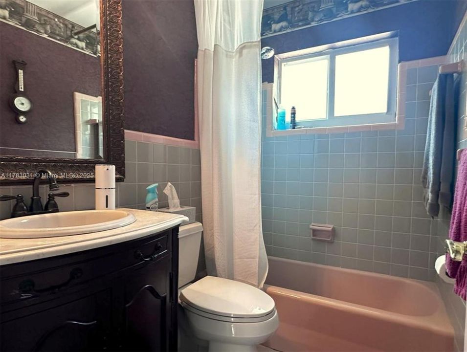 Vendido Recientemente: $699,000 (3 camas, 2 baños, 1330 Pies cuadrados)