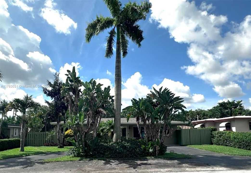 Vendido Recientemente: $699,000 (3 camas, 2 baños, 1330 Pies cuadrados)