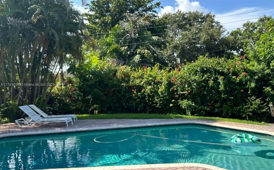 Vendido Recientemente: $699,000 (3 camas, 2 baños, 1330 Pies cuadrados)