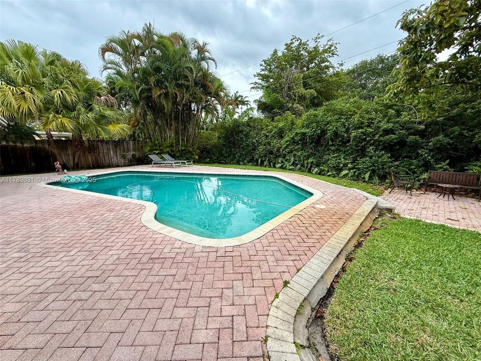Vendido Recientemente: $699,000 (3 camas, 2 baños, 1330 Pies cuadrados)