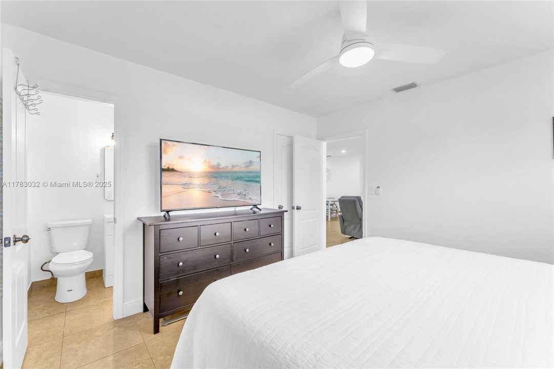 Недавно продано: $589,817 (3 спален, 2 ванн, 1276 Квадратных фут)