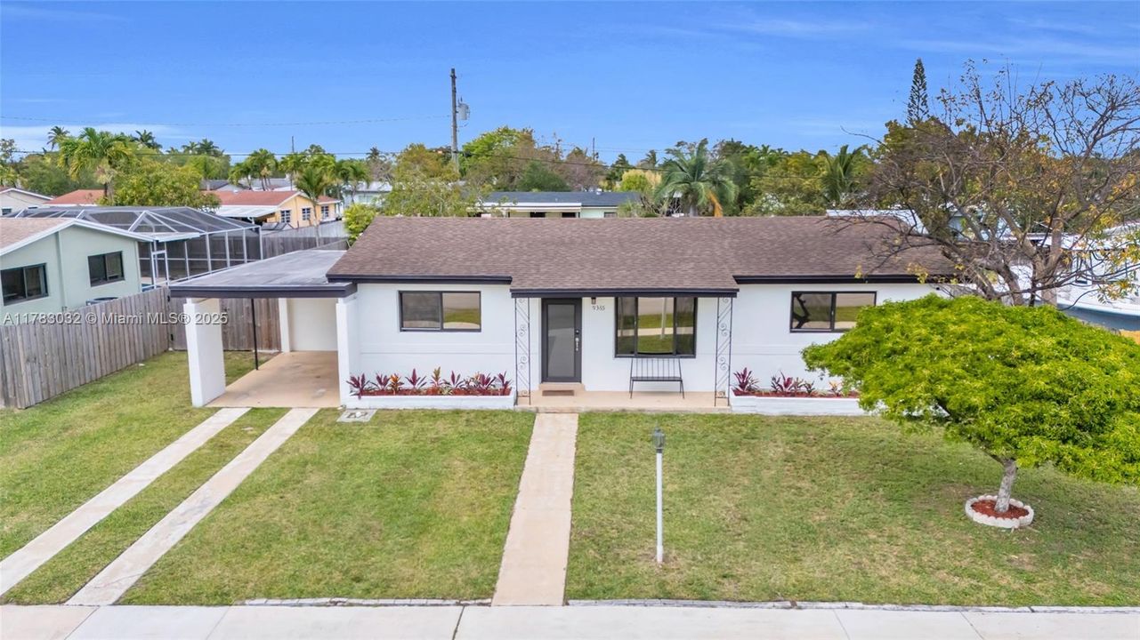 Недавно продано: $589,817 (3 спален, 2 ванн, 1276 Квадратных фут)