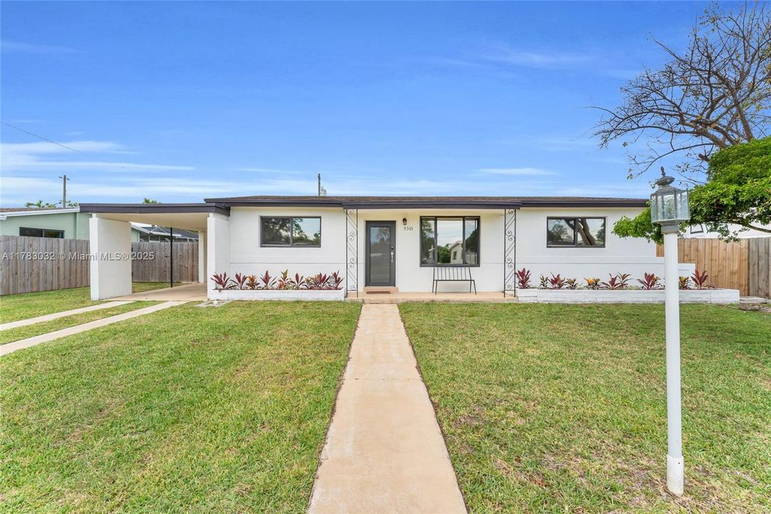 Недавно продано: $589,817 (3 спален, 2 ванн, 1276 Квадратных фут)