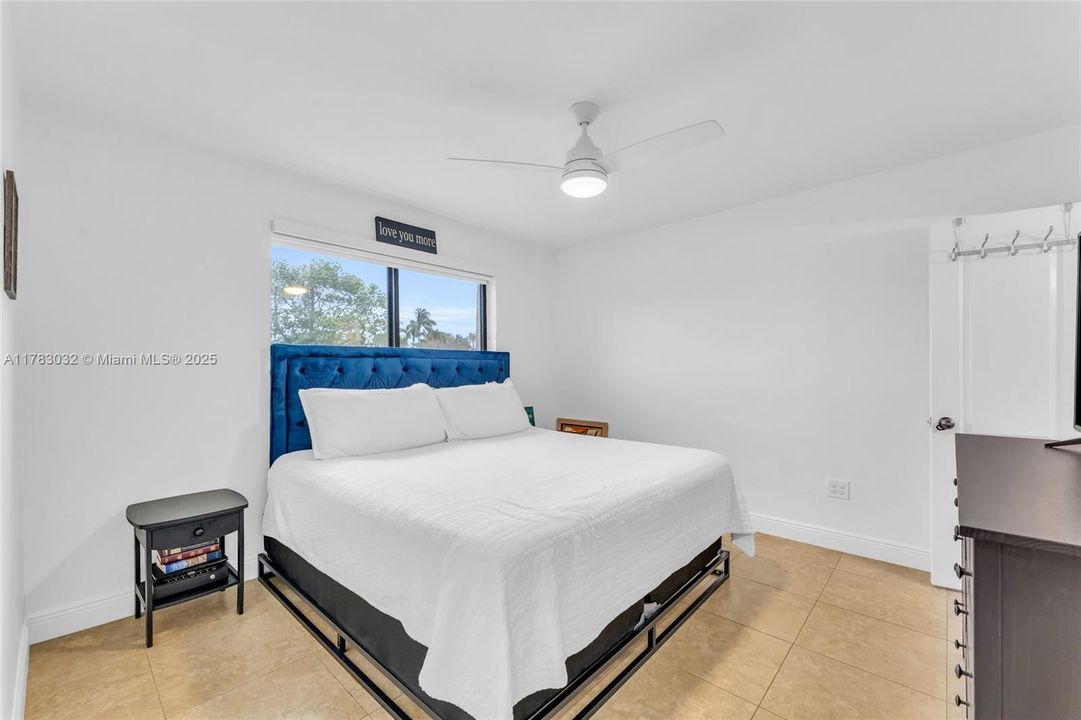 Недавно продано: $589,817 (3 спален, 2 ванн, 1276 Квадратных фут)