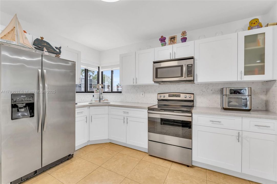 Недавно продано: $589,817 (3 спален, 2 ванн, 1276 Квадратных фут)