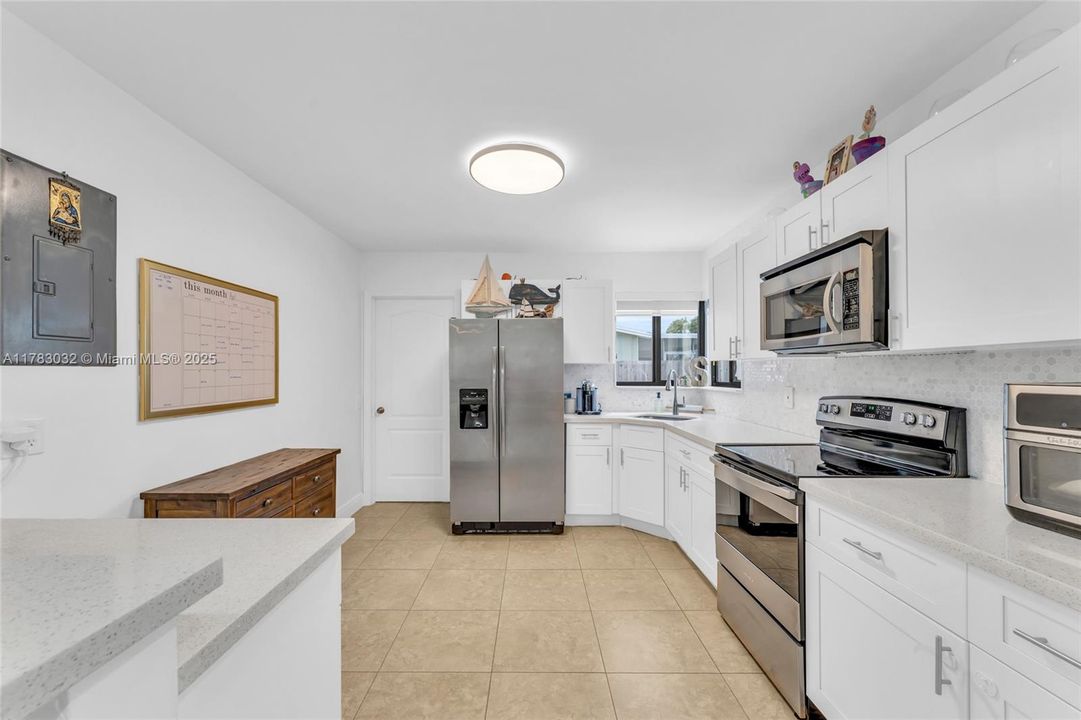 Недавно продано: $589,817 (3 спален, 2 ванн, 1276 Квадратных фут)