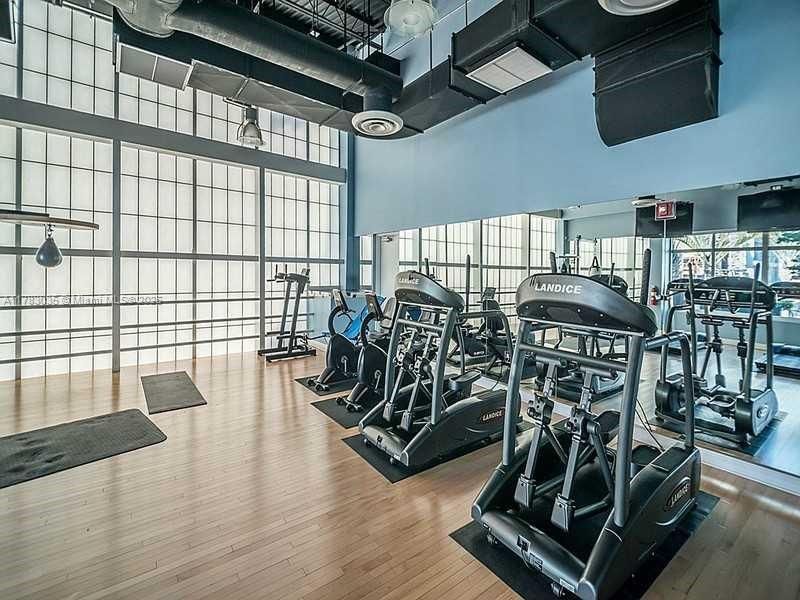 Recientemente alquilado: $3,500 (2 camas, 2 baños, 1069 Pies cuadrados)