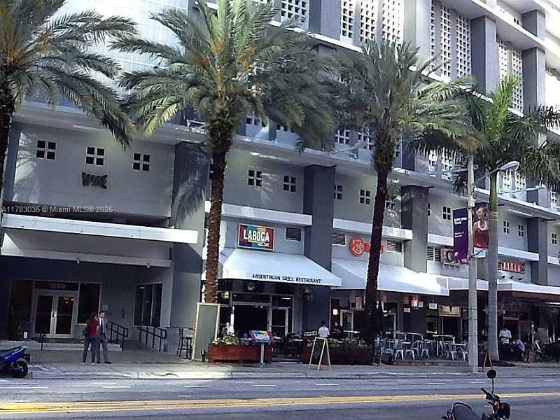 Recientemente alquilado: $3,500 (2 camas, 2 baños, 1069 Pies cuadrados)