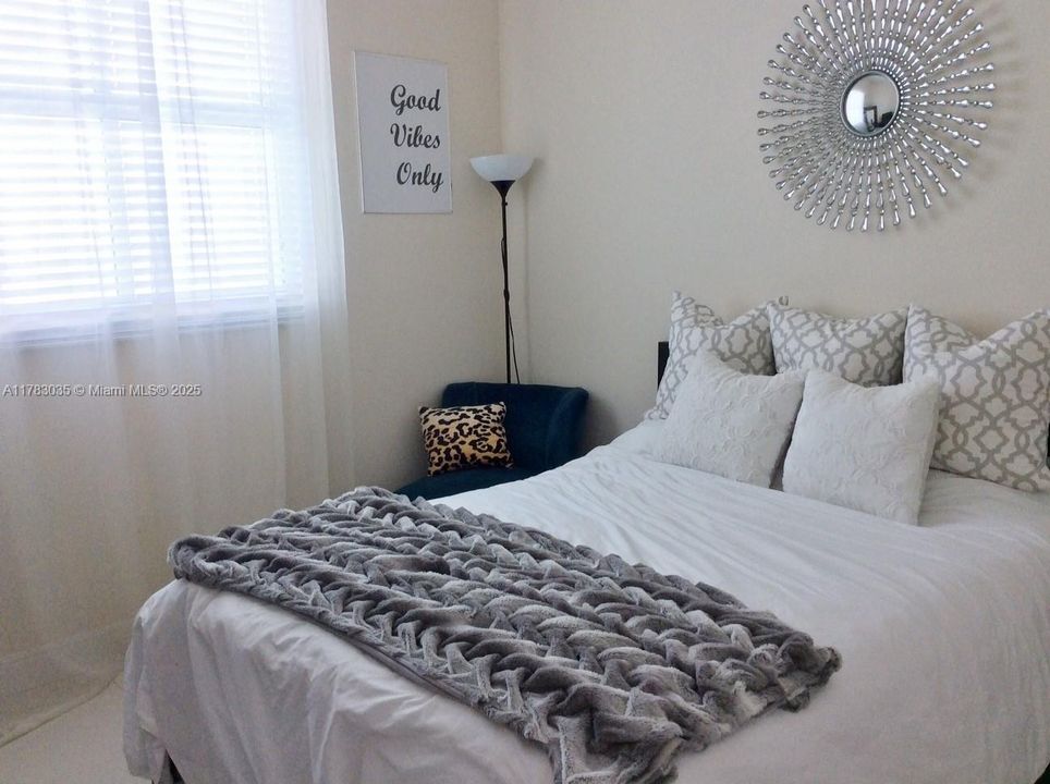 Recientemente alquilado: $3,500 (2 camas, 2 baños, 1069 Pies cuadrados)