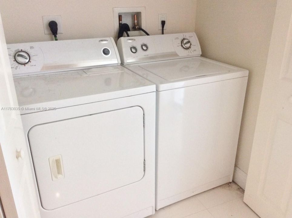 Recientemente alquilado: $3,500 (2 camas, 2 baños, 1069 Pies cuadrados)