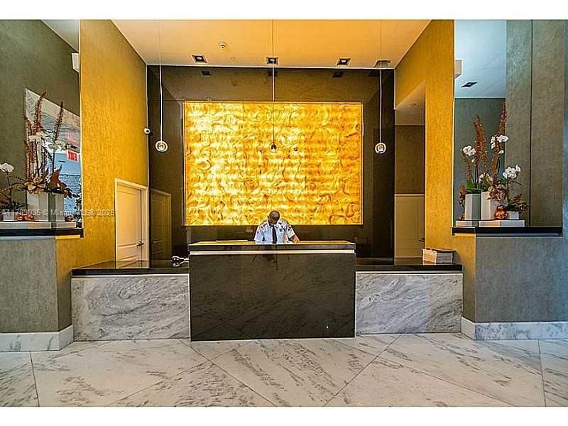 Recientemente alquilado: $3,500 (2 camas, 2 baños, 1069 Pies cuadrados)