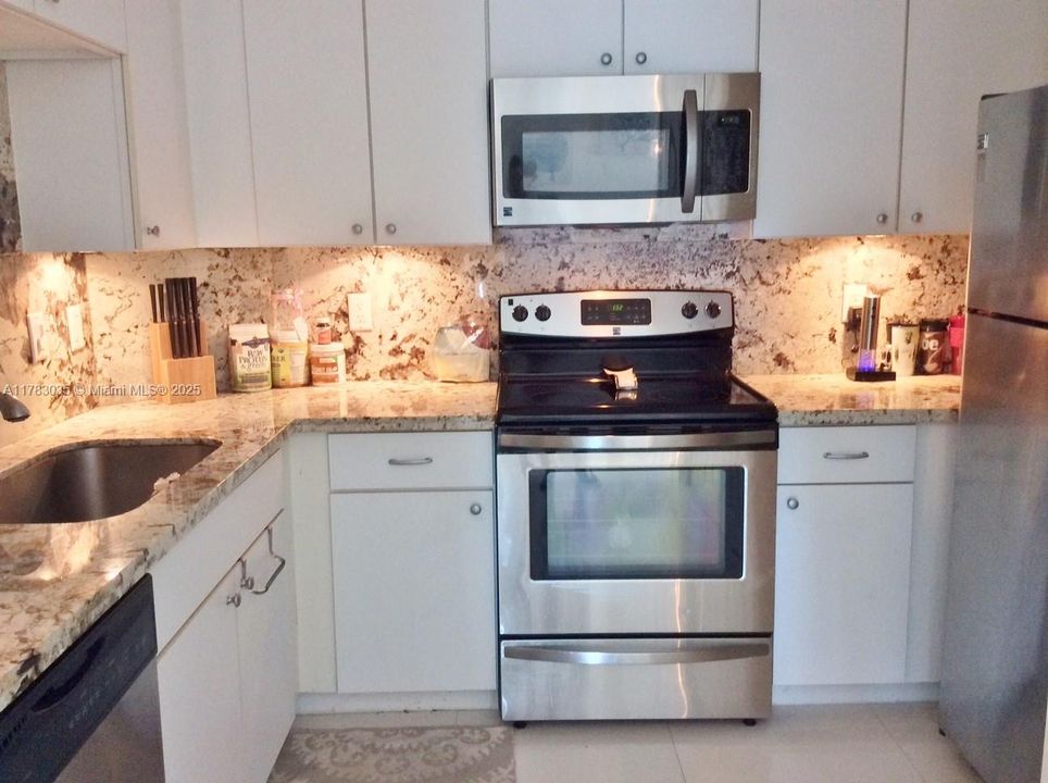 Recientemente alquilado: $3,500 (2 camas, 2 baños, 1069 Pies cuadrados)