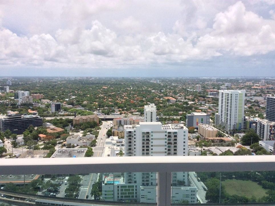 Recientemente alquilado: $3,500 (2 camas, 2 baños, 1069 Pies cuadrados)