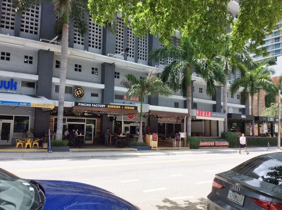 Recientemente alquilado: $3,500 (2 camas, 2 baños, 1069 Pies cuadrados)