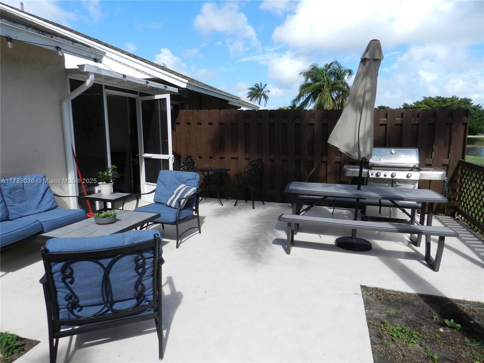 Recientemente alquilado: $2,000 (2 camas, 2 baños, 871 Pies cuadrados)