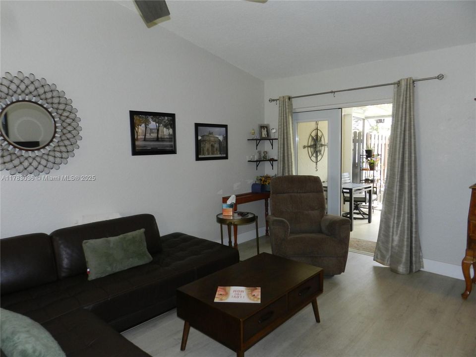 Recientemente alquilado: $2,000 (2 camas, 2 baños, 871 Pies cuadrados)