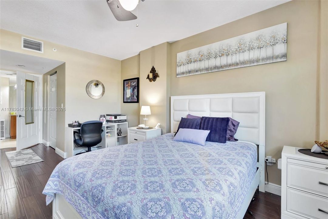 For Sale: $459,900 (2 beds, 2 baths, 1130 Square Feet)