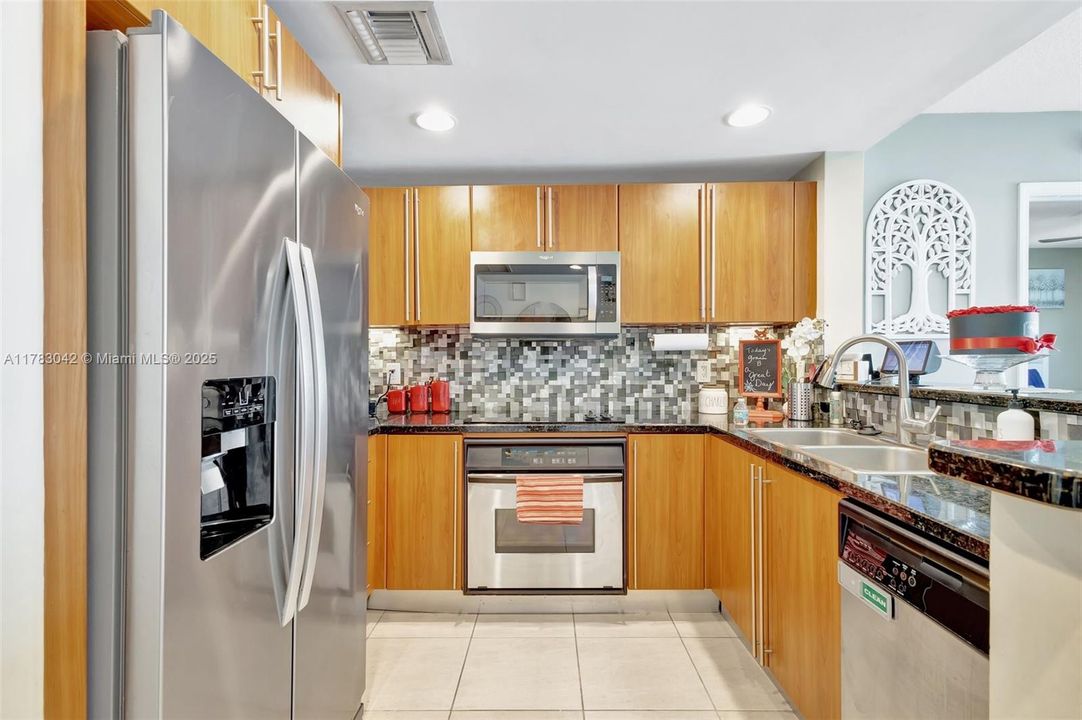 For Sale: $459,900 (2 beds, 2 baths, 1130 Square Feet)