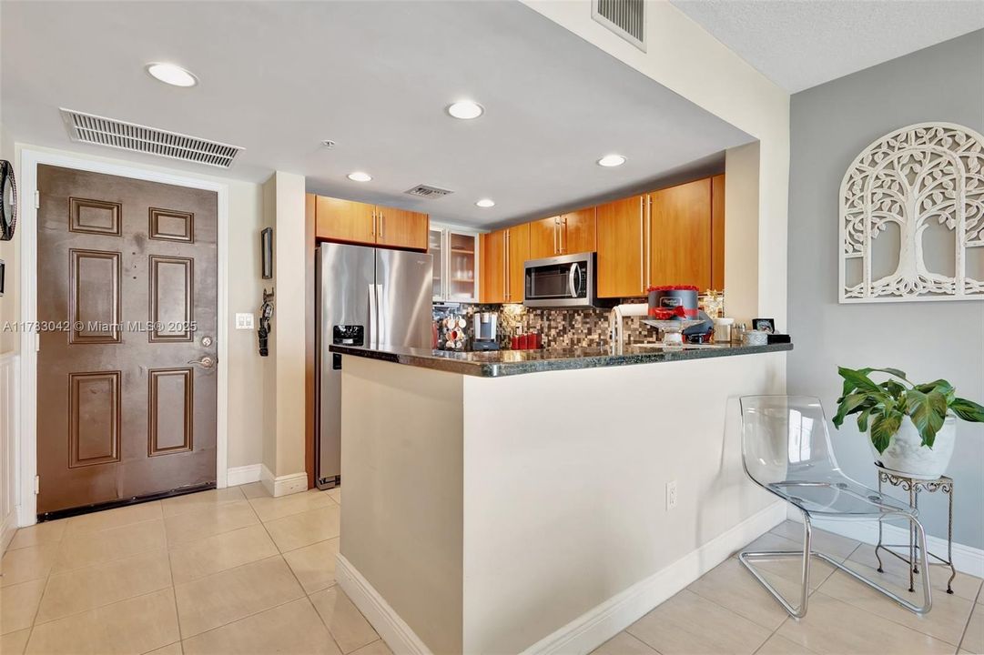 For Sale: $459,900 (2 beds, 2 baths, 1130 Square Feet)