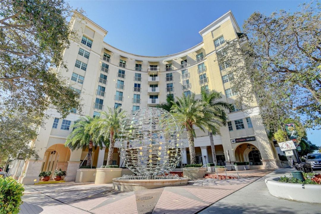 For Sale: $459,900 (2 beds, 2 baths, 1130 Square Feet)