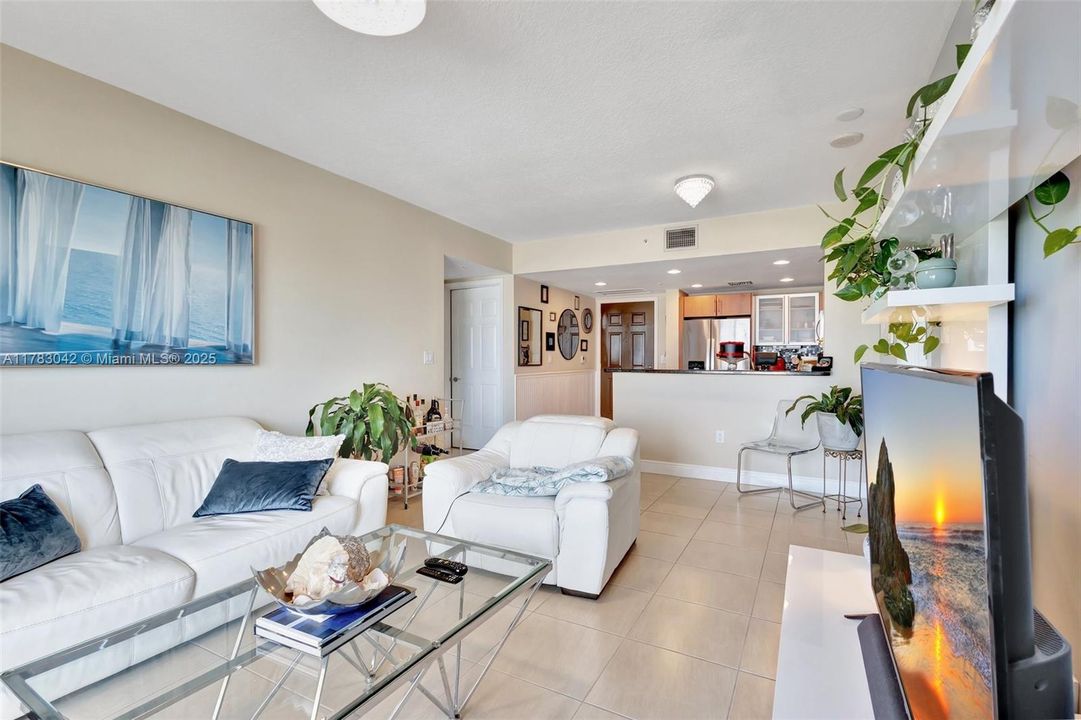 For Sale: $459,900 (2 beds, 2 baths, 1130 Square Feet)