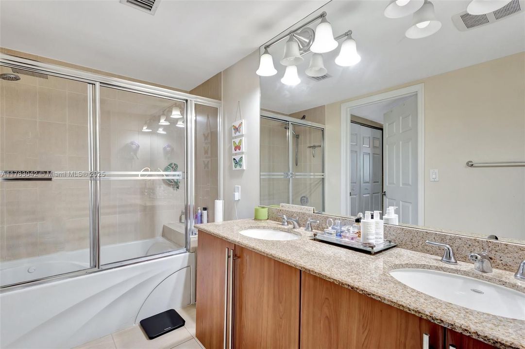 For Sale: $459,900 (2 beds, 2 baths, 1130 Square Feet)