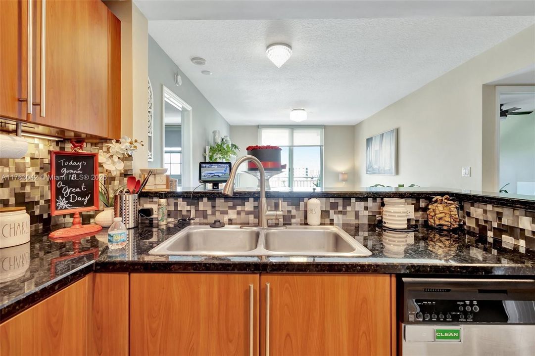 For Sale: $459,900 (2 beds, 2 baths, 1130 Square Feet)