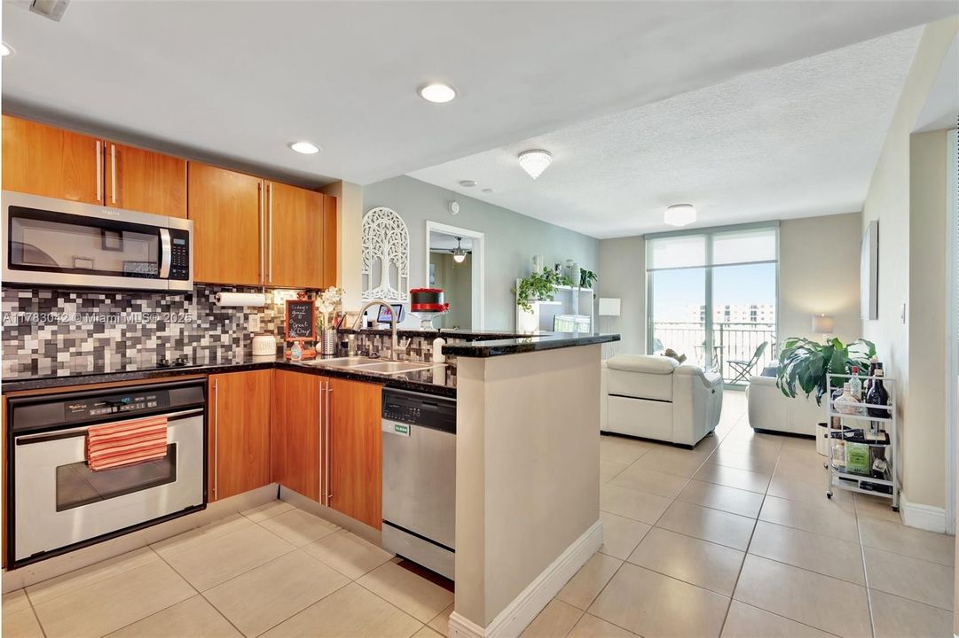 For Sale: $459,900 (2 beds, 2 baths, 1130 Square Feet)