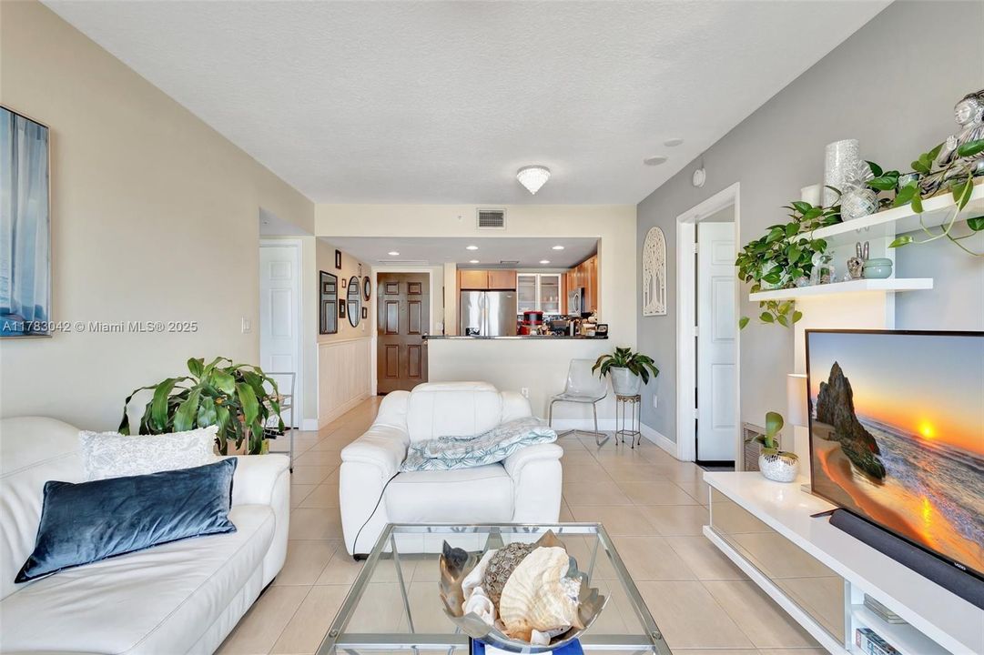 For Sale: $459,900 (2 beds, 2 baths, 1130 Square Feet)