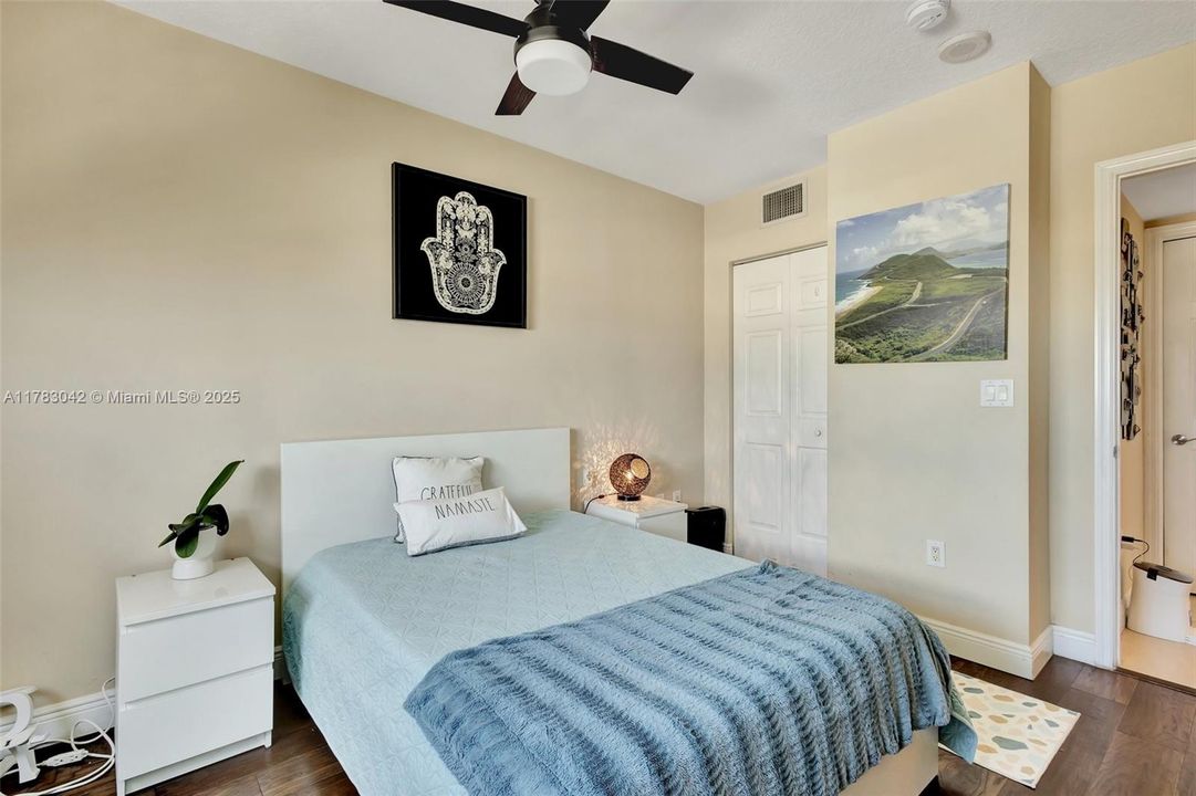 For Sale: $459,900 (2 beds, 2 baths, 1130 Square Feet)