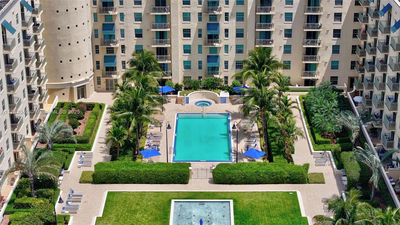 For Sale: $459,900 (2 beds, 2 baths, 1130 Square Feet)