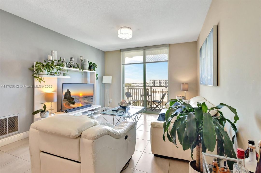 For Sale: $459,900 (2 beds, 2 baths, 1130 Square Feet)