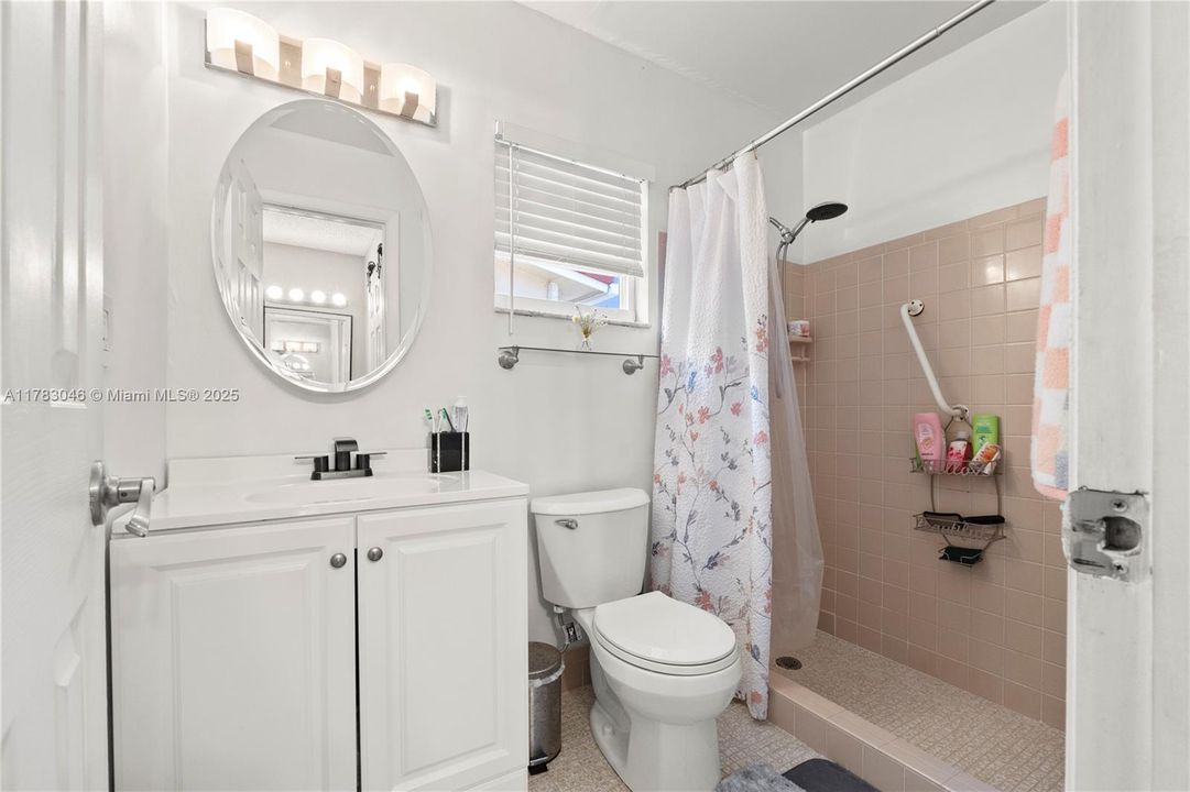 Недавно продано: $384,999 (2 спален, 2 ванн, 1326 Квадратных фут)