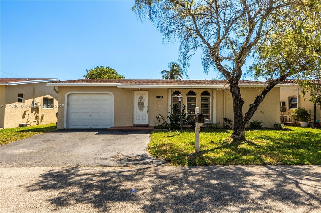 Недавно продано: $384,999 (2 спален, 2 ванн, 1326 Квадратных фут)