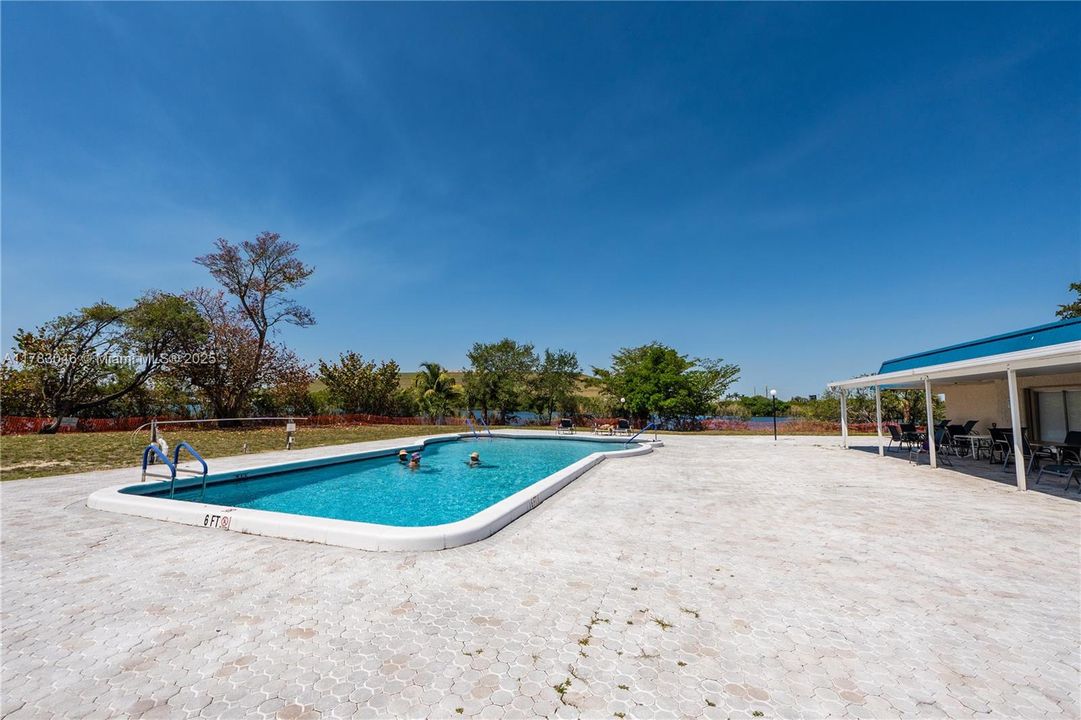 Недавно продано: $384,999 (2 спален, 2 ванн, 1326 Квадратных фут)