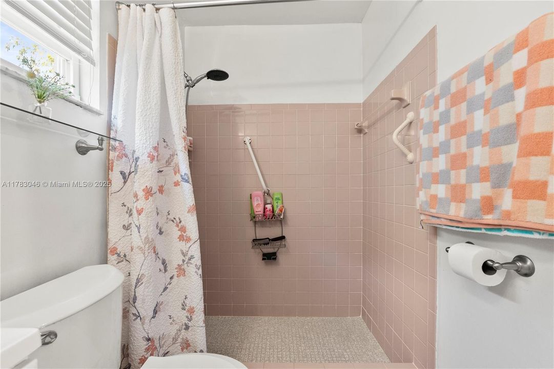 Недавно продано: $384,999 (2 спален, 2 ванн, 1326 Квадратных фут)