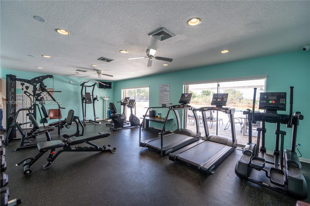 Недавно продано: $384,999 (2 спален, 2 ванн, 1326 Квадратных фут)