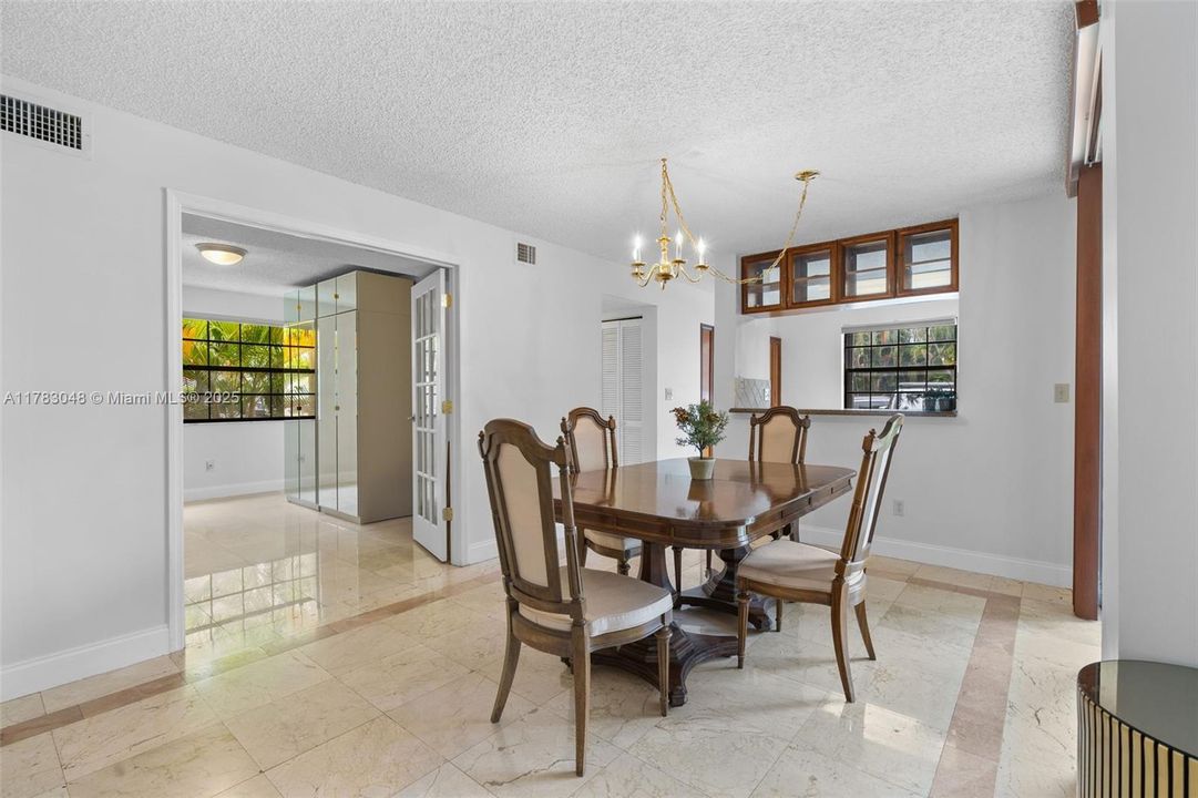 Vendido Recientemente: $350,000 (3 camas, 2 baños, 1143 Pies cuadrados)