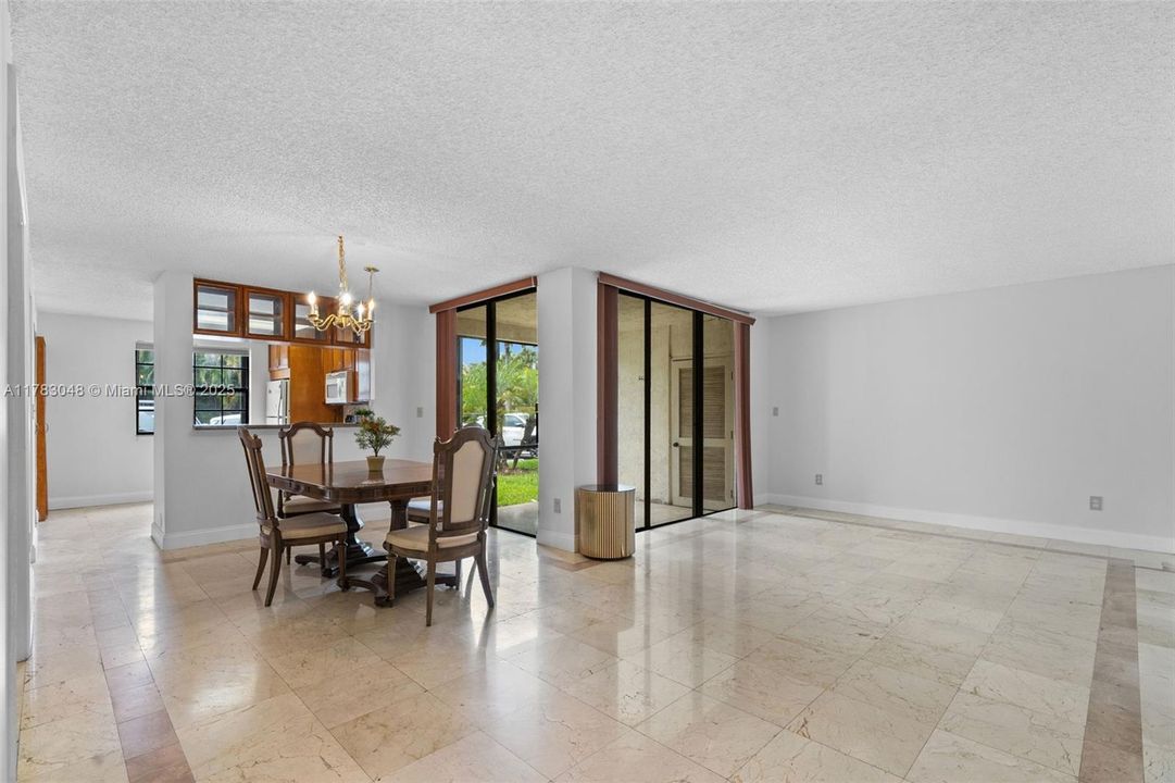 Vendido Recientemente: $350,000 (3 camas, 2 baños, 1143 Pies cuadrados)