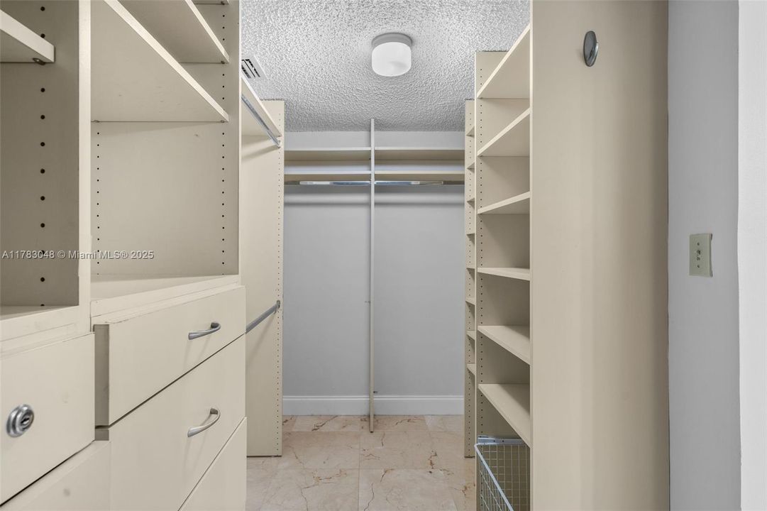 Vendido Recientemente: $350,000 (3 camas, 2 baños, 1143 Pies cuadrados)