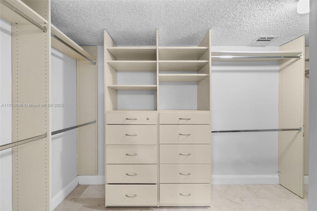 Vendido Recientemente: $350,000 (3 camas, 2 baños, 1143 Pies cuadrados)