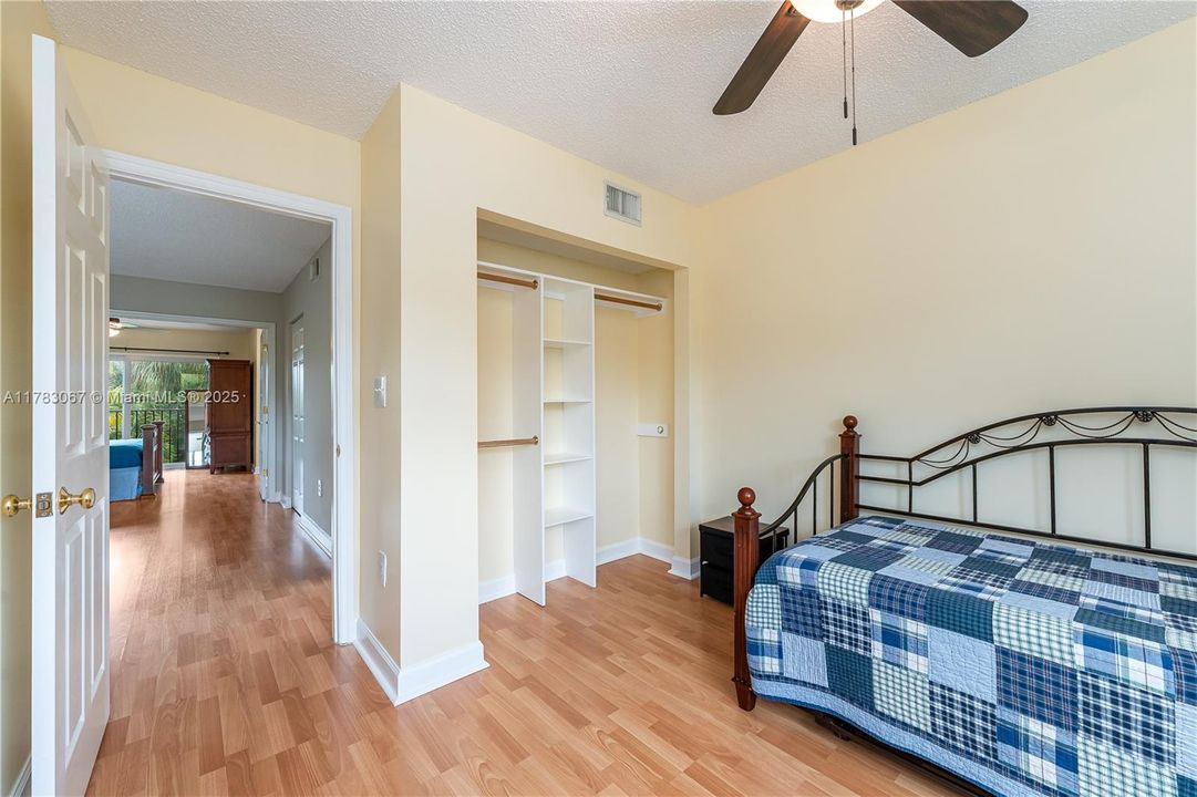 Недавно продано: $420,000 (2 спален, 2 ванн, 1226 Квадратных фут)