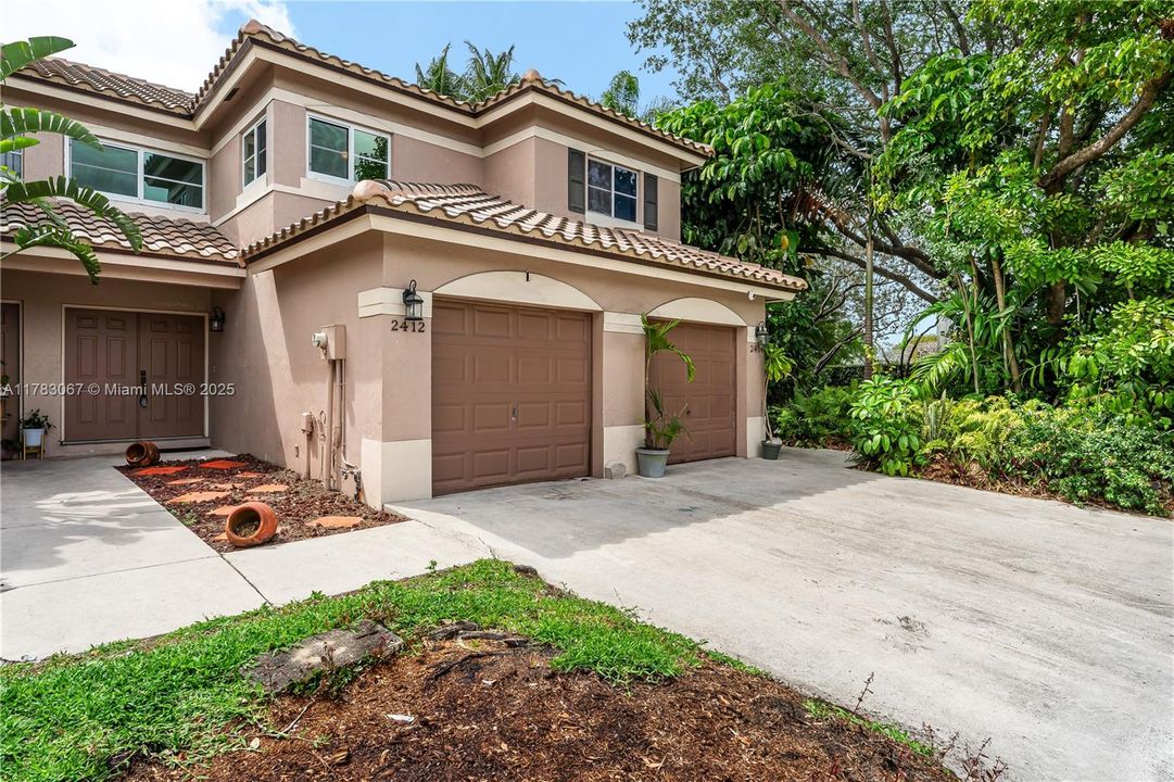 Недавно продано: $420,000 (2 спален, 2 ванн, 1226 Квадратных фут)