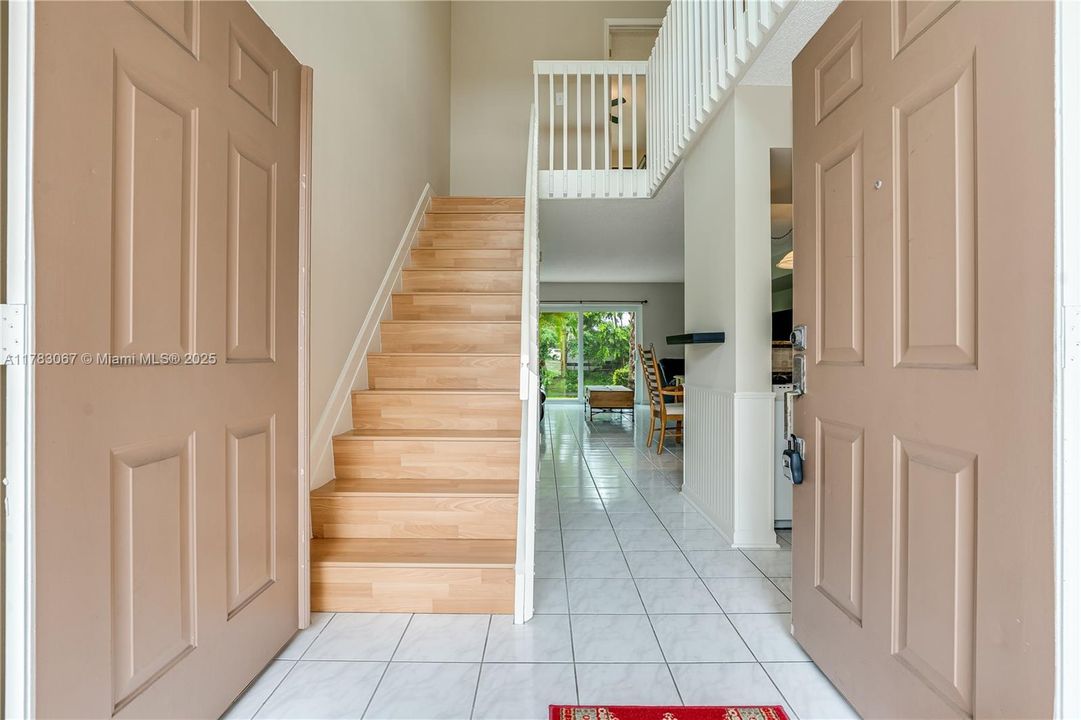 Недавно продано: $420,000 (2 спален, 2 ванн, 1226 Квадратных фут)