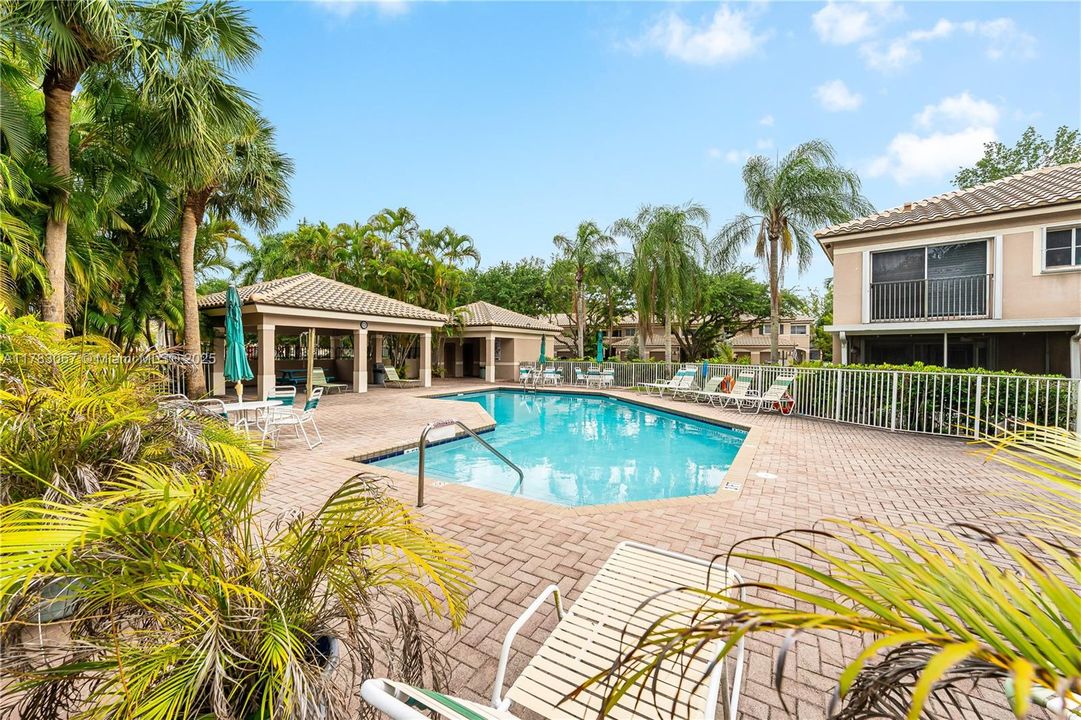 Недавно продано: $420,000 (2 спален, 2 ванн, 1226 Квадратных фут)